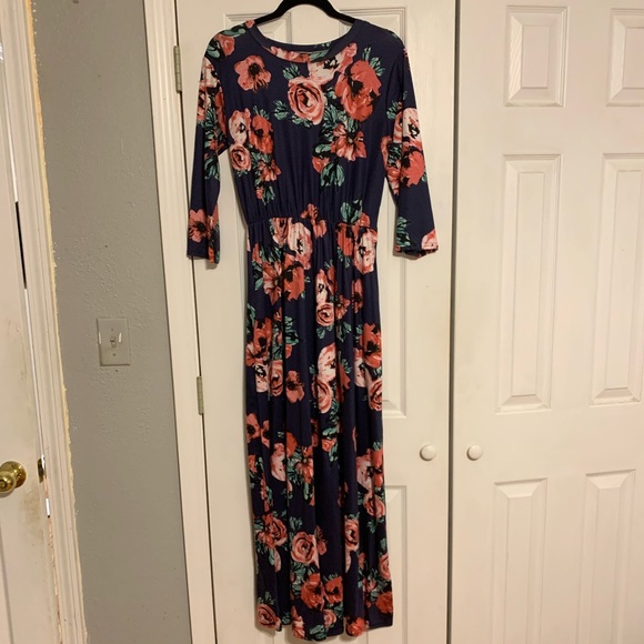 Dresses & Skirts - Navy floral Maxi Dress